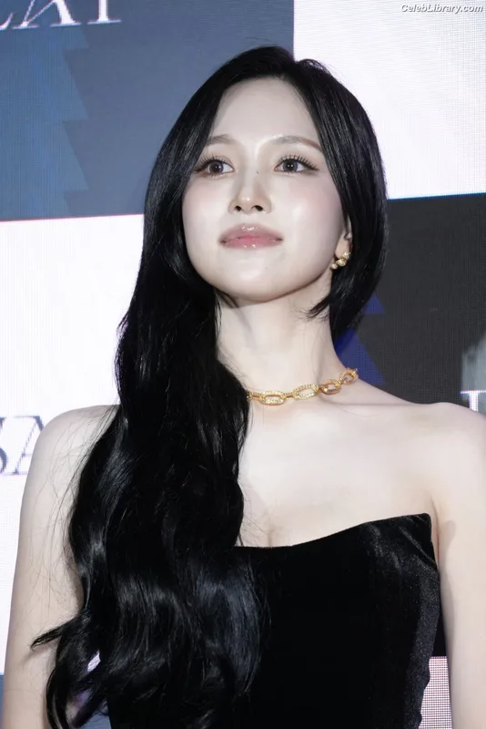 Mina Myoi (TWICE) photo 13 of 293