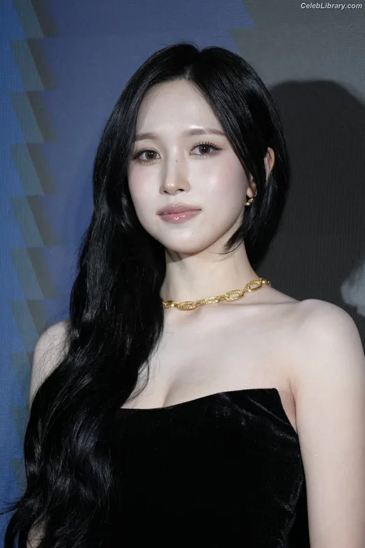 Mina Myoi (TWICE) photo 14 of 293