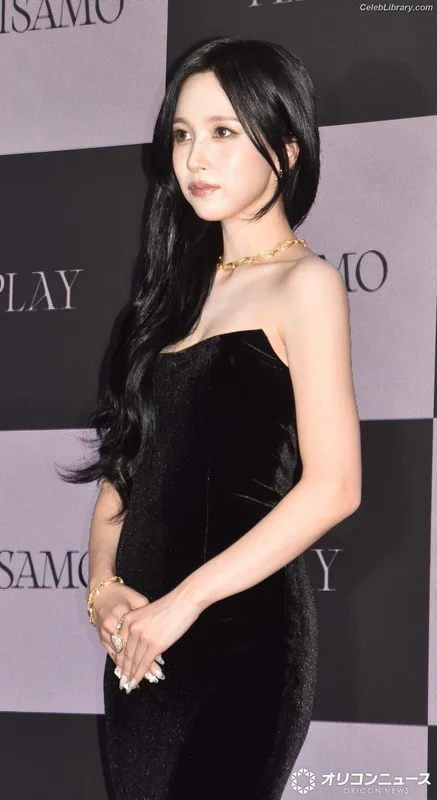 Mina Myoi (TWICE) photo 18 of 293