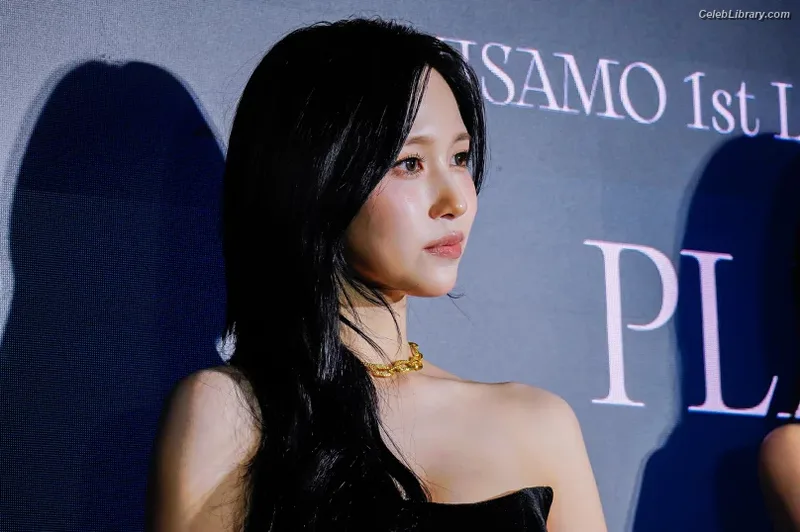 Mina Myoi (TWICE) photo 20 of 293