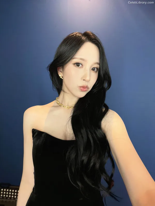 Mina Myoi (TWICE) photo 23 of 293