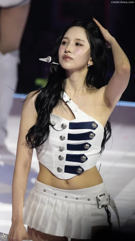 Mina Myoi (TWICE) photo 4 of 293