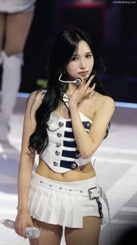 Mina Myoi (TWICE) photo 5 of 293