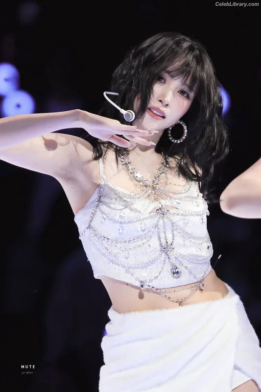 Mina Myoi (TWICE) photo 7 of 293