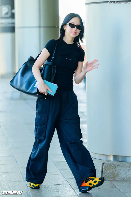 Mina Myoi (TWICE) photo 15 of 293