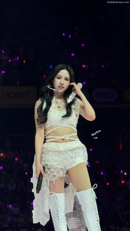 Mina Myoi (TWICE) photo 2 of 293