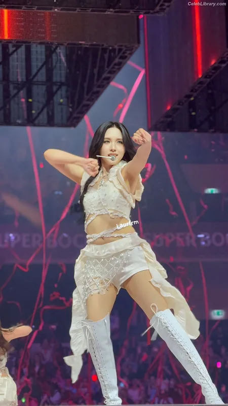Mina Myoi (TWICE) photo 3 of 293