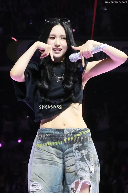 Mina Myoi (TWICE) photo 7 of 293