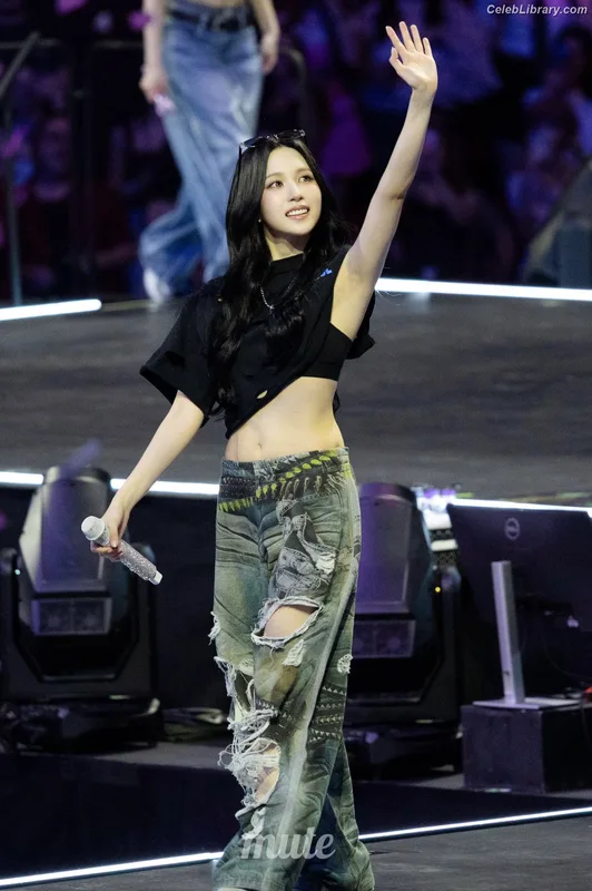 Mina Myoi (TWICE) photo 8 of 293