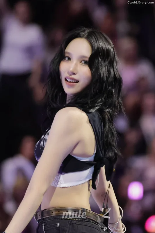 Mina Myoi (TWICE) photo 11 of 293