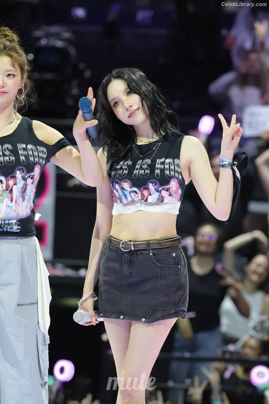 Mina Myoi (TWICE) photo 13 of 293