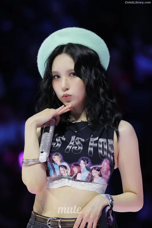 Mina Myoi (TWICE) photo 14 of 293