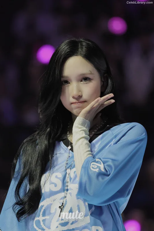 Mina Myoi (TWICE) photo 15 of 293