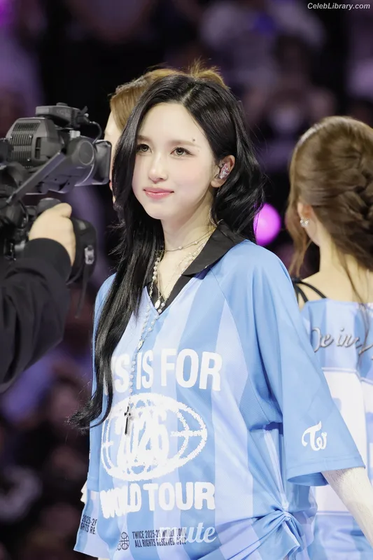 Mina Myoi (TWICE) photo 18 of 293