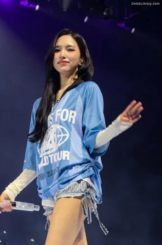 Mina Myoi (TWICE) photo 1 of 293