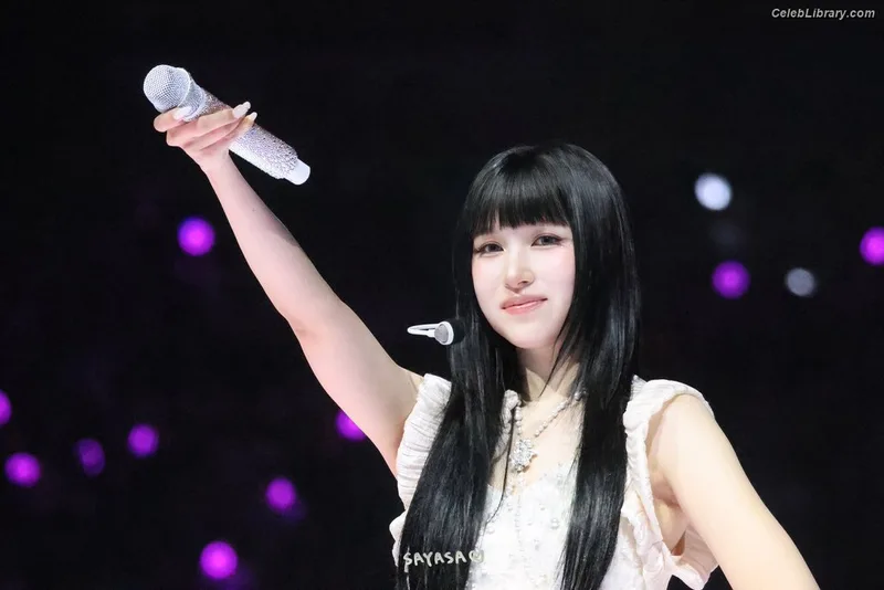 Mina Myoi (TWICE) photo 3 of 293