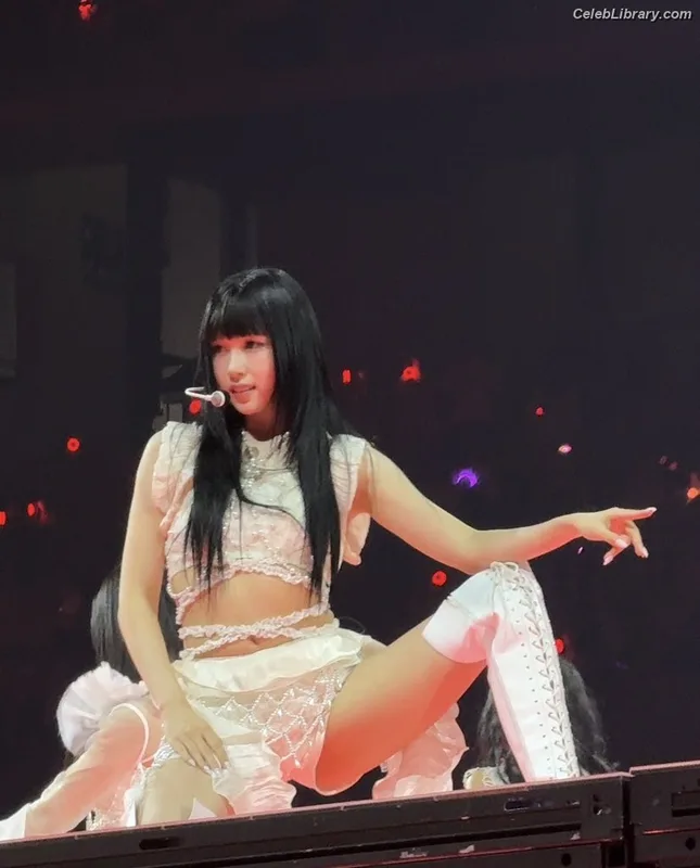 Mina Myoi (TWICE) photo 4 of 293