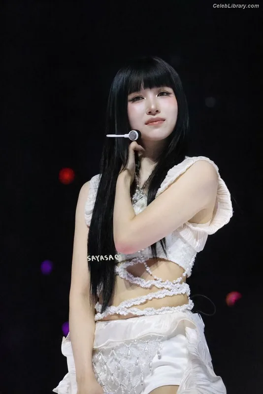 Mina Myoi (TWICE) photo 5 of 293