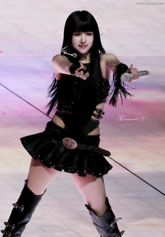 Mina Myoi (TWICE) photo 6 of 293