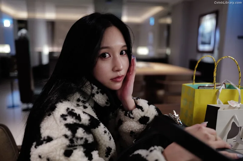 Mina Myoi (TWICE) photo 13 of 293