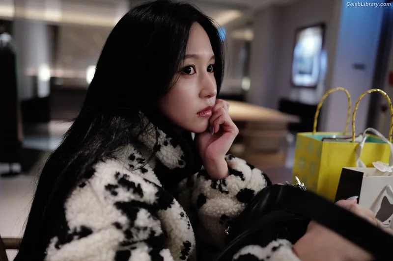 Mina Myoi (TWICE) photo 14 of 293