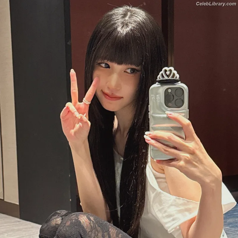 Mina Myoi (TWICE) photo 19 of 293
