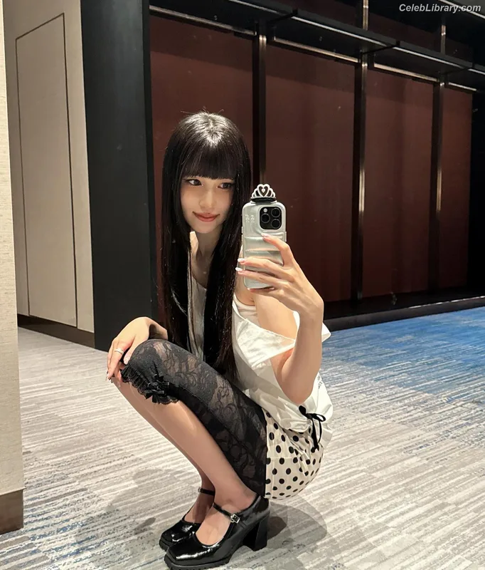 Mina Myoi (TWICE) photo 21 of 293