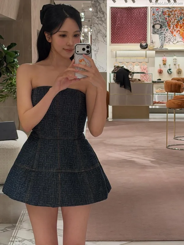 Mina Myoi (TWICE) photo 3 of 293
