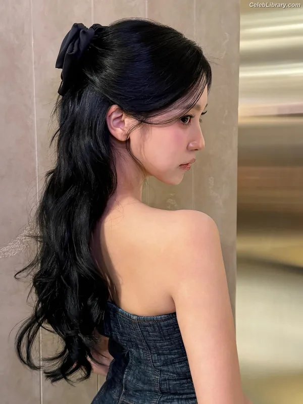 Mina Myoi (TWICE) photo 6 of 293