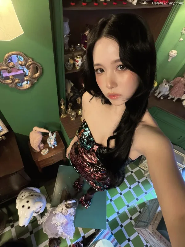 Mina Myoi (TWICE) photo 12 of 293