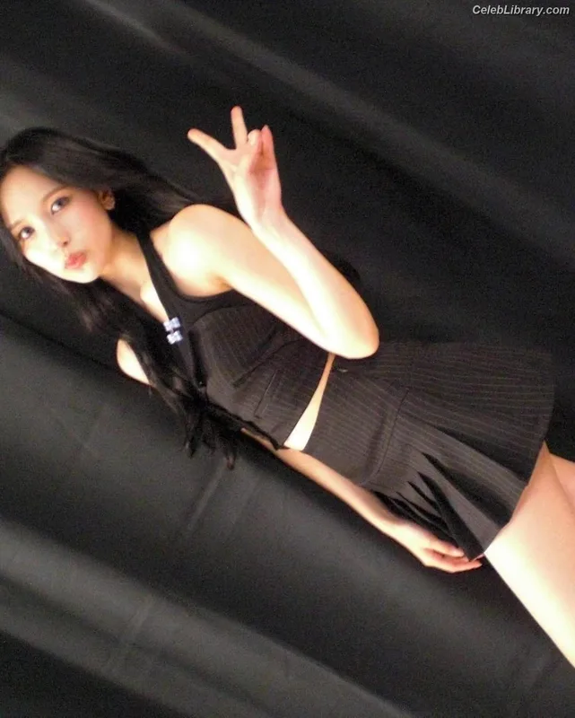 Mina Myoi (TWICE) photo 16 of 293