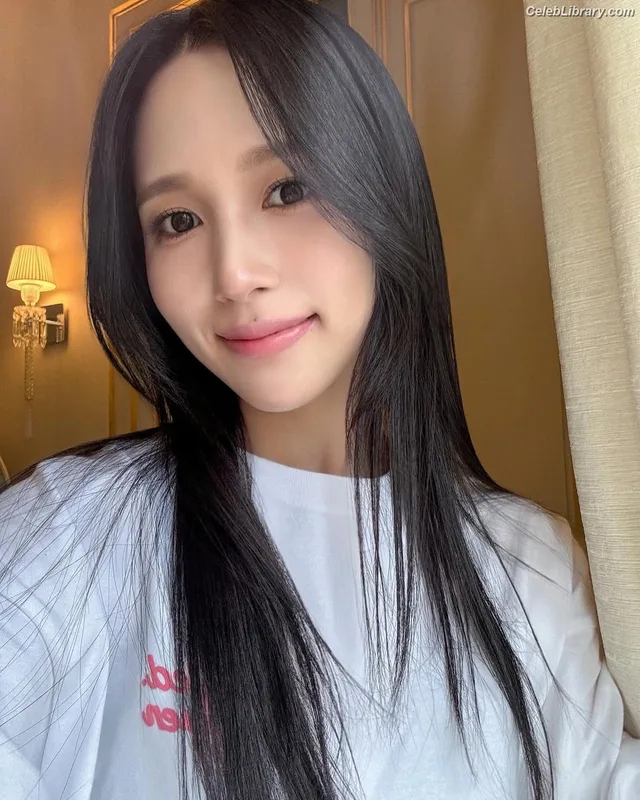 Mina Myoi (TWICE) photo 17 of 293
