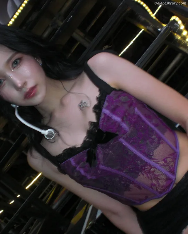 Mina Myoi (TWICE) photo 18 of 293