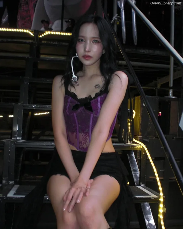 Mina Myoi (TWICE) photo 20 of 293