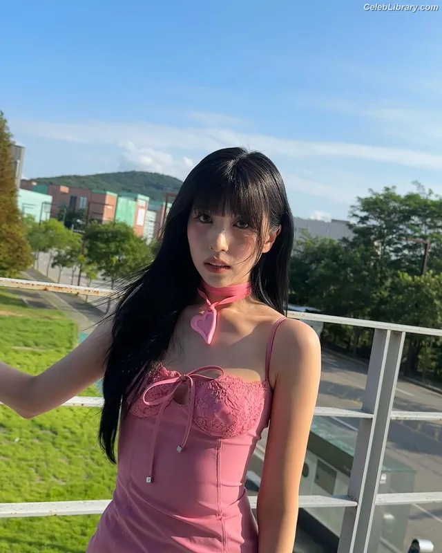 Mina Myoi (TWICE) photo 21 of 293