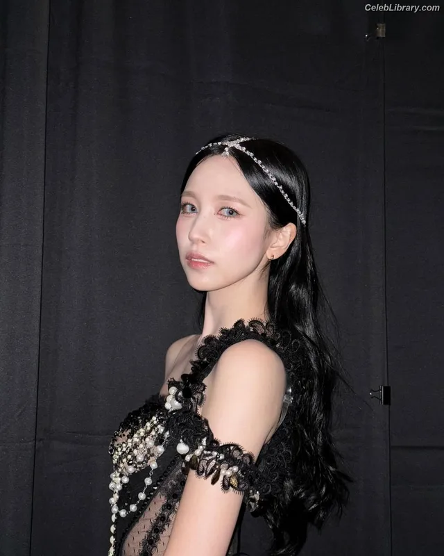 Mina Myoi (TWICE) photo 23 of 293