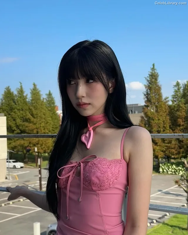 Mina Myoi (TWICE) photo 1 of 293