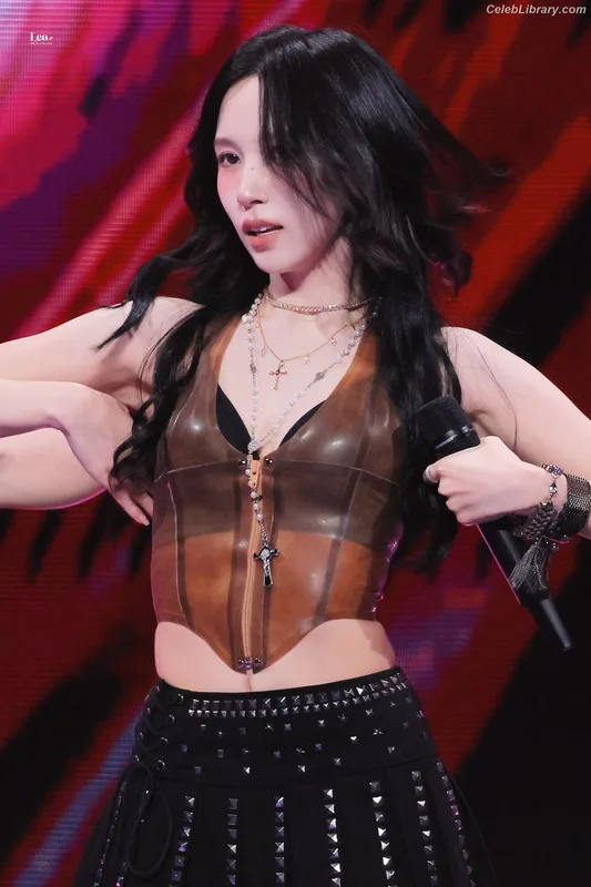 Mina Myoi (TWICE) photo 9 of 293