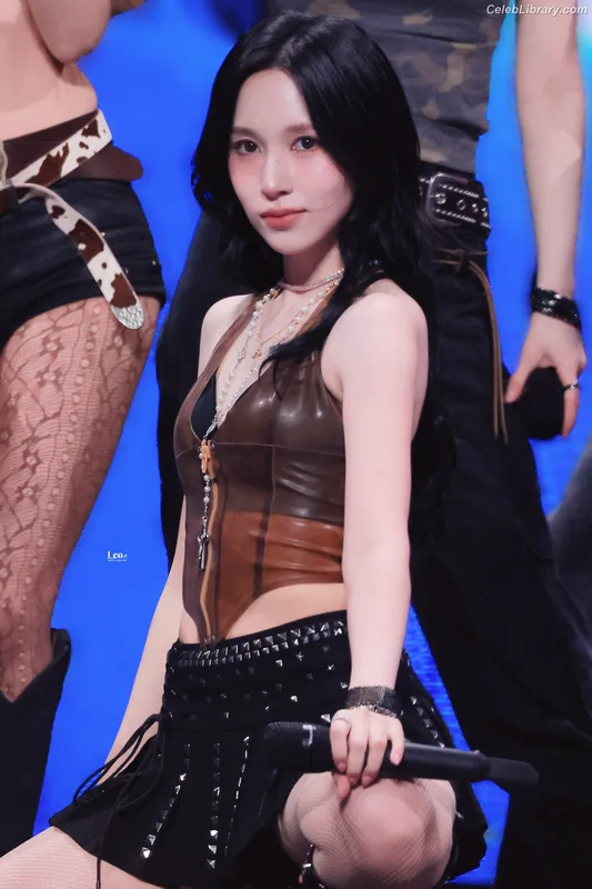 Mina Myoi (TWICE) photo 10 of 293