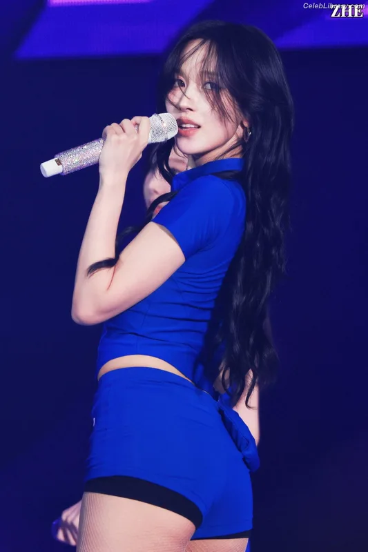 Mina Myoi (TWICE) photo 14 of 293