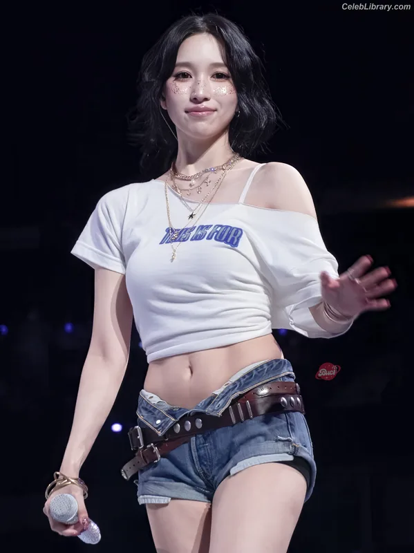Mina Myoi (TWICE) photo 16 of 293