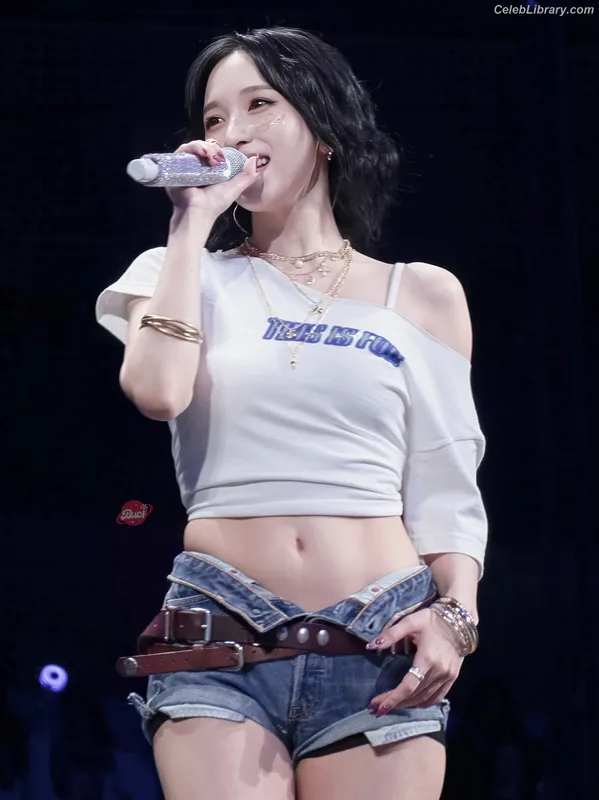 Mina Myoi (TWICE) photo 17 of 293