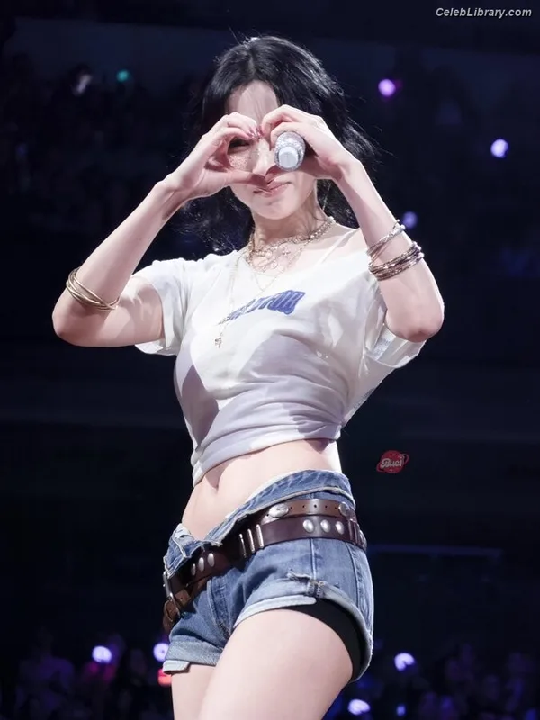 Mina Myoi (TWICE) photo 19 of 293