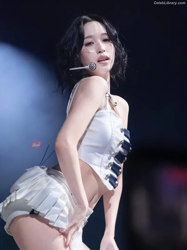 Mina Myoi (TWICE) photo 24 of 293