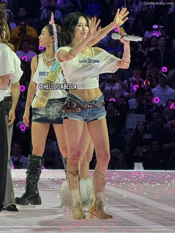 Mina Myoi (TWICE) photo 2 of 293