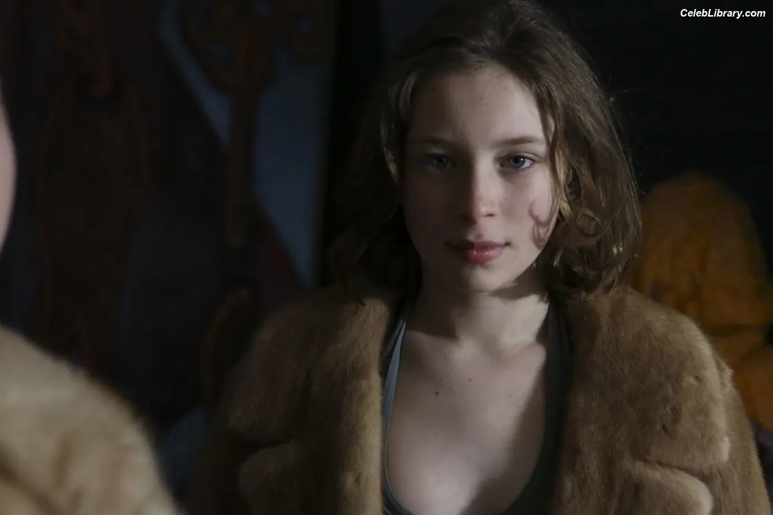 Mina Sundwall photo 1 of 86