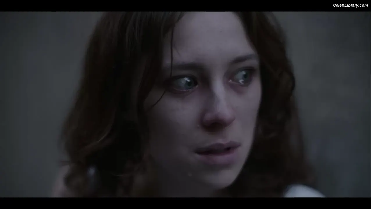 Mina Sundwall photo 14 of 86