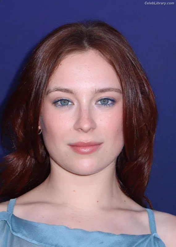 Mina Sundwall photo 8 of 87