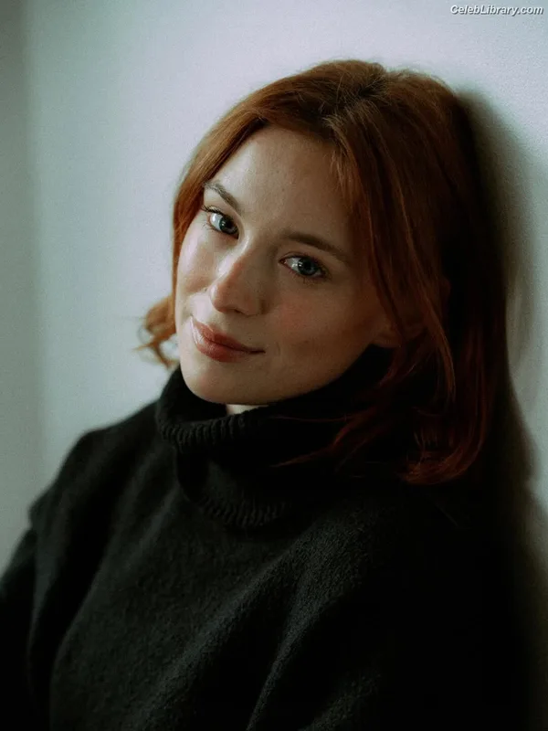 Mina Sundwall photo 13 of 87