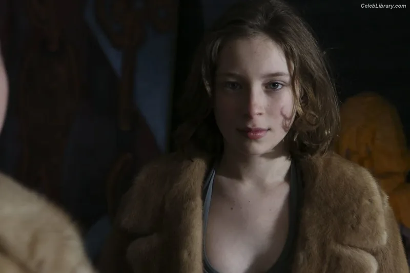 Mina Sundwall photo 1 of 87